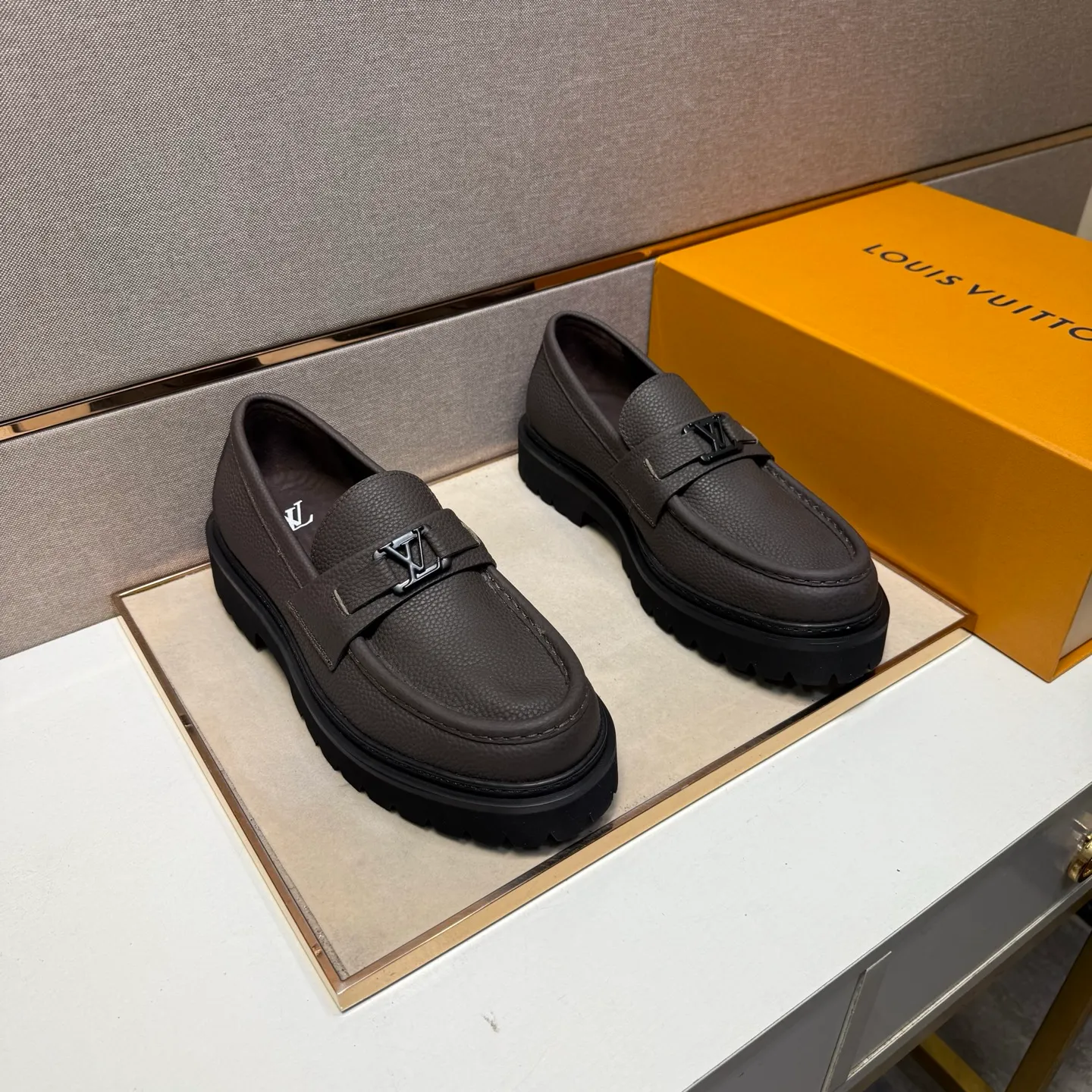 Men's men's shoes 💰pp620【Lv～】Men's casual leather shoes 2025z cabinet sales simultaneously 🔶Size: 39-44 #️⃣ 🔷3 colors🔜The upper is made of cowhide stitching ➕Cowhide lining, comfortable and breathable, sole: original comfortable and wear-resistant outsole, ⚠️real thing📱photographed🎬real thing is better📢📢📢